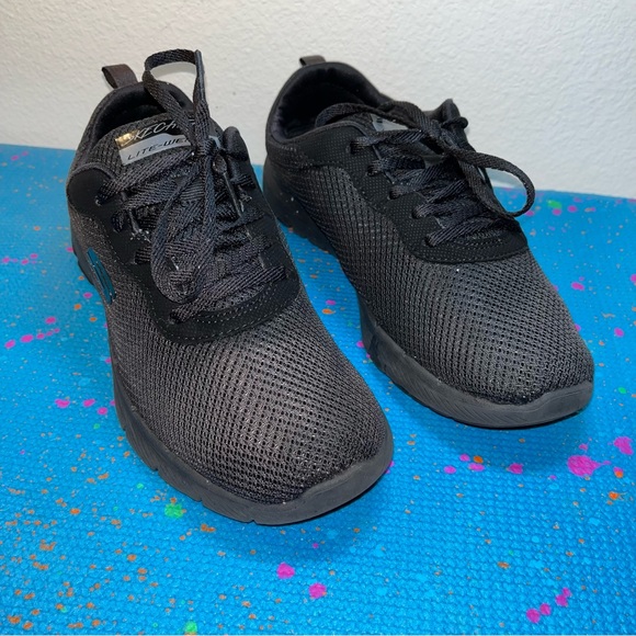 Women Size 8 Skechers triple Black Lite Weight Memory Foam Sneaker running Shoes - Picture 2 of 9